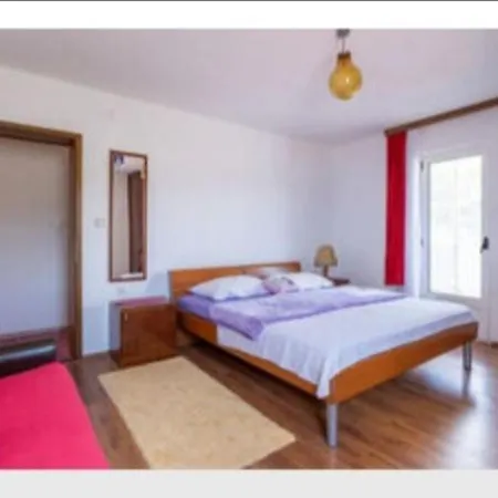 Lucija * Τρογκίρ