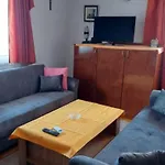 Lucija Διαμέρισμα Τρογκίρ