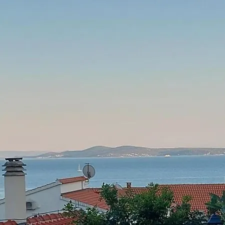 Διαμέρισμα Lucija *
